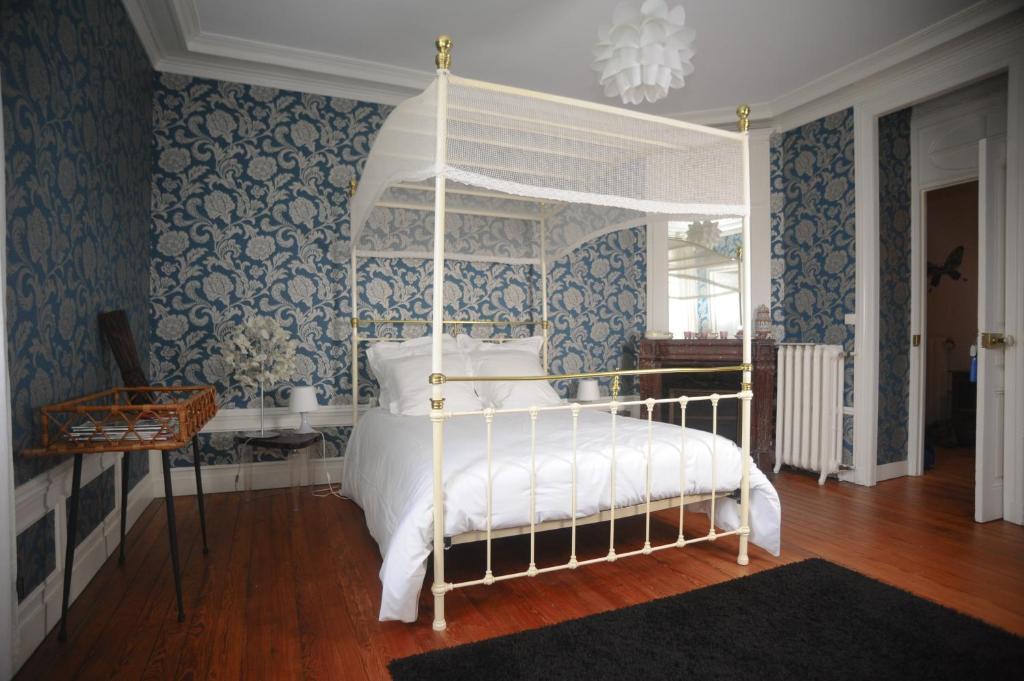 Chateau De Bertreville Bed & Breakfast Room photo
