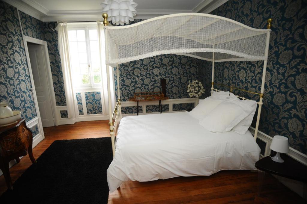 Chateau De Bertreville Bed & Breakfast Exterior photo
